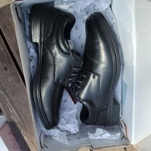 Deer stag boys dress shoes size 5